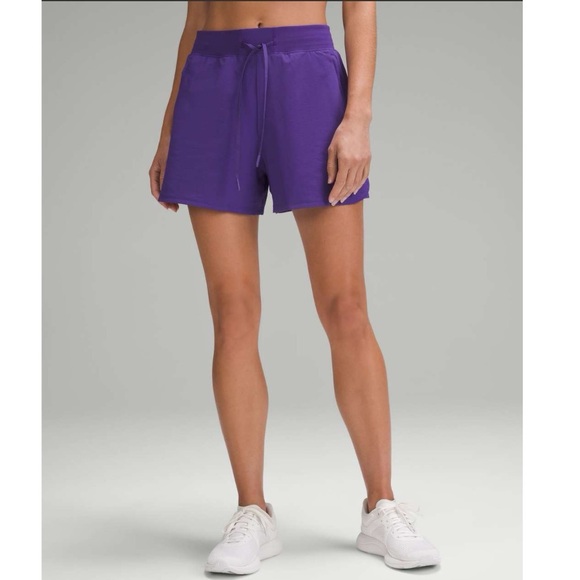 Lululemon
License to Train High-Rise Short 4"
Petrol Purple Size 6 - Picture 2 of 5
